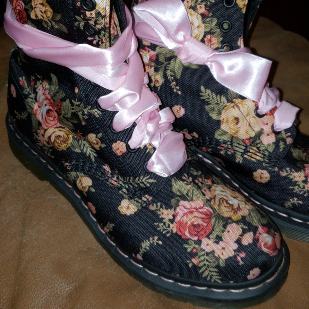 Victoral Floral Dr Martens Womens Size 10